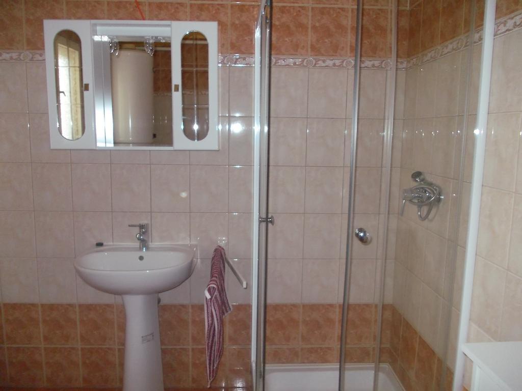 Helga Apartman Makó Δωμάτιο φωτογραφία